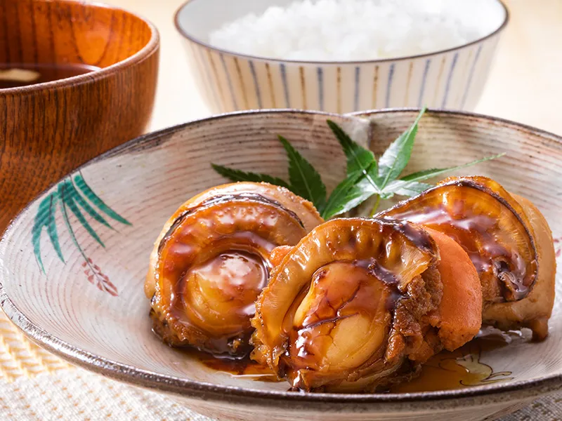 甘辛いたれを絡めたハーフボイルほたての照り焼き